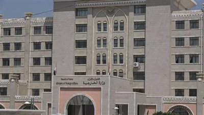 الحكومة اليمنية تعلق على الهجوم الإرهابي الحوثي على ميناء قنا التجاري بمحافظة شبوة 