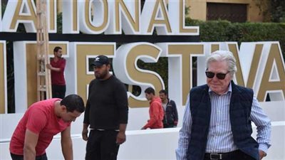 الفنان المصري حسين فهمي يباشر التجهيزات النهاية لمهرجان القاهرة السينمائي (صور)