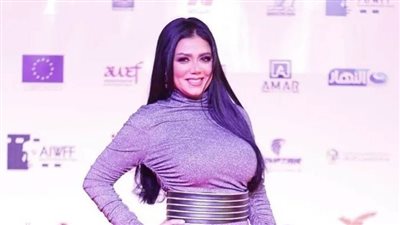 إطلالة جريئة للفنانة المصرية 