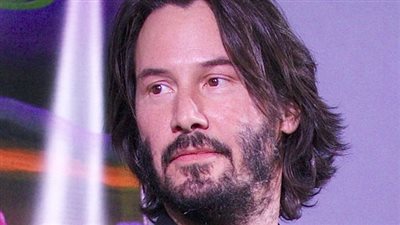  الممثل الكندي كيانو ريفز يعبر عن شعوره بالصدمة بعد قراءة مذكرات زميله ماثيو بيري