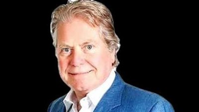  النجم المصري حسين فهمي: النقاب يشكل تهديدًا أمنيًا على المجتمع (فيديو)