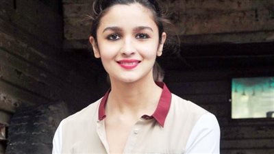  الممثلة الهندية عليا بهات تضع طفلتها الأولى من زوجها الممثل رانبير كابور