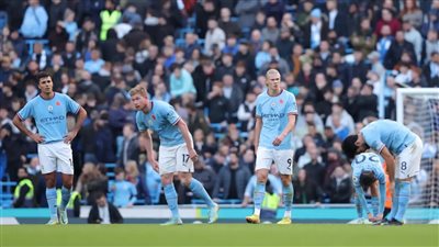 إثارة بالغة في الدوري الإنجليزي.. توتنهام يُحبط ريمونتادا ليدز وخسارة قاتلة للسيتي