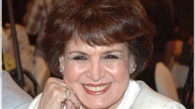  الفنانة المصرية سميرة أحمد تشيد بقرار الفنان حسين فهمي بشأن 
