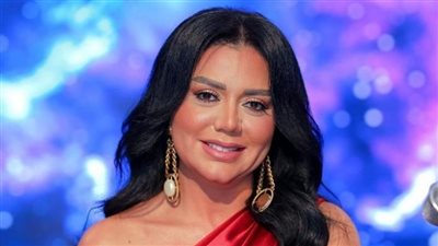 رانيا يوسف تعلق على إطلالات زميلاتها على السجادة الحمراء بمهرجان القاهرة السينمائي