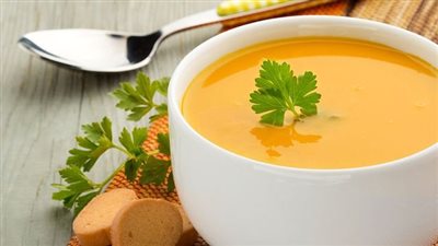 ما هي مكونات شوربة العدس؟.. حضري صينية فتة بهذه الوصفة