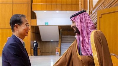 من يرافق الأمير محمد بن سلمان في زيارته رسمية لكوريا الجنوبية؟ (الأسماء)
