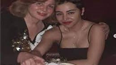  ابنة شقيقة الفنانة إلهام شاهين ترد على انتقادات طالتها بسبب قبلة جريئة في فيلمها 