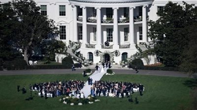 التفاصيل الكاملة حول حول حفل زفاف حفيدة الرئيس الأمريكي في حديقة البيت الأبيض الجنوبية 