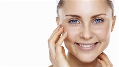 خطوات الحفاظ على البشرة الدهنية.. نصائح وماسكات تعالج المسام الواسعة وحب الشباب