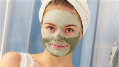 كيفية الحفاظ على البشرة الدهنية من الحبوب.. نصائح خبراء التجميل للنساء والرجال