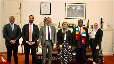سفيرة مصر في هراري تلتقي الرئيس الزيمبابوي مع وفد من مجموعة شركات السويدي المصرية