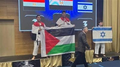 شباب مصر يرفعون علم فلسطين ببطولة العالم بعد تتويجهم بالمركزين الأول والثاني
