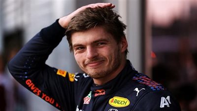 ماكس فيرستابن سائق فريق ريد بول يفوز بالسباق الختامي لموسم فورمولا 1 في أبوظبي