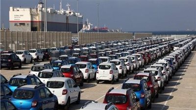 تفاصيل قرار إعفاء الجمارك والرسوم على استقدام سيارة من الخارج