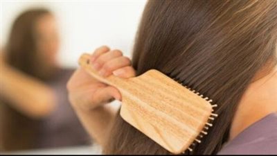 كيف نفرق بين تساقط الشعر الطبيعي والغير طبيعي؟.. إذا تخطى هذا العدد