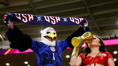 جماهير أمريكا تُشعل ملعب مباراة ويلز في كأس العالم 2022 (صور)