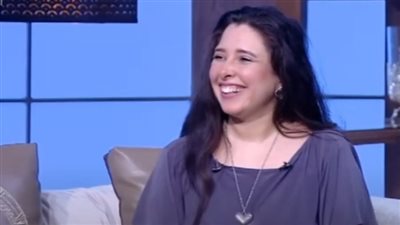 الفنانة نجلاء يونس تكشف أسباب عملها 
