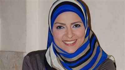 الإعلامية المصرية دعاء فاروق ترد على منتقدي ملابسها والتصميمات التي تروج لها (صورة)