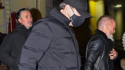 جيجي حديد ودي كابريو يثيران الجدل عبر مواقع التواصل (صور)