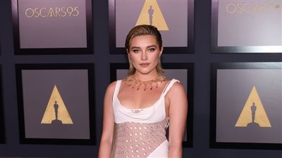 شاهد.. الممثلة الإنجليزية فلورانس بيو في أحدث ظهور لها 