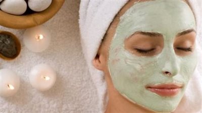 علاج البشرة الدهنية اللامعة.. 10 ماسكات منزلية فعالة