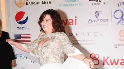 شاهد.. أبرز النجمات اللاتي فضلن الإطلالة باللون الأبيض بمهرجان القاهرة السينمائي