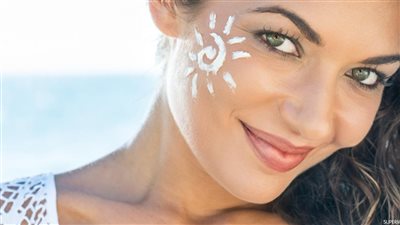 علاج البشرة الدهنية في الصيف والشتاء.. نصائح وقائية فعالة