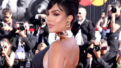 عارضة الأزياء جورجينا رودريجيز تشعل مواقع التواصل بصور جرئية