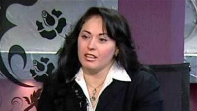 هند عاكف تنهار من البكاء على الهواء بسبب منعها من دخول مهرجان القاهرة (فيديو)