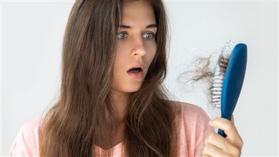 علاج تساقط الشعر مضمون.. استشر طبيبك أولا