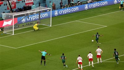 جدل حول تصدي تشيزيني.. هل كان يجب أن تُعاد ركلة جزاء السعودية؟