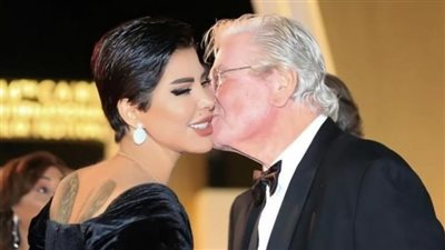 قُبلة تثير الجدل.. شمس الكويتية وحسين فهمي يشعلان مواقع التواصل