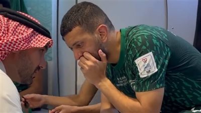 بالفيديو.. وزير الرياضة السعودي يواسي لاعبا: 