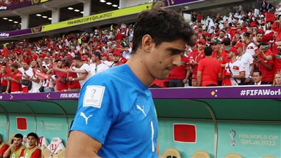 ظهر خلال النشيد الوطني.. لماذا أُسٌتبدل ياسين بونو في مباراة المغرب وبلجيكا؟