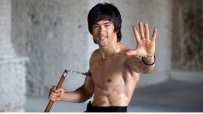  قصة حياة أسطورة الكونغ فو 