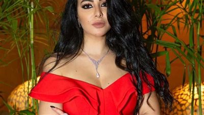 شاهد.. الممثلة المصرية ميرهان حسين تنشر صورة للعكاز الذي تستخدمه.. ماذا حدث؟ 