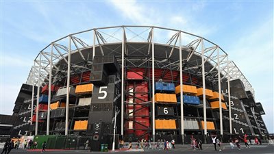 شكوى من البرازيل إلى الفيفا بشأن ملعب حاويات الشحن 