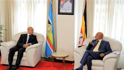 سفير جمهورية مصر العربية يقدم صورة أوراق اعتماده إلى وزير الخارجية الأوغندي