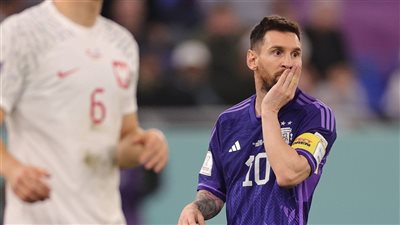 كأس العالم 2022.. ميسي يُهدر ركلة جزاء في شوط سلبي للأرجنتين وبولندا