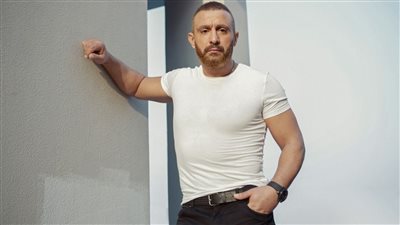  أحمد السقا يعود للمسرح بعمل فني جديد.. ما القصة؟ (صورة)