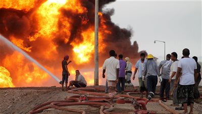 مقتل وإصابة 25 مواطنا جراء قنبلة يدوية بمسجد في حضرموت