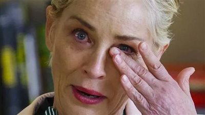 وسط الدموع.. النجمة الأمريكية 