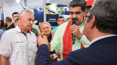 الرئيس الفنزويلي يتفقد الجناح المصري بمعرض فنزويلا الدولي للسياحة FITVEN22