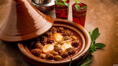 طريقة عمل طاجين الكفتة بالخضر.. أكلة مغربية لذيذة بالفيديو