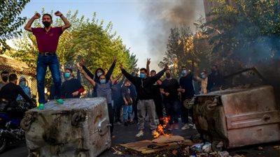 السلطات الإيرانية تعتقل 115 عنصرًا من أفراد الجيش لدعمهم الاحتجاجات