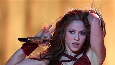 بعد انفصالها عن جيرار بيكيه.. هل تعيش النجمة الكولومبية شاكيرا قصة حب جديدة؟