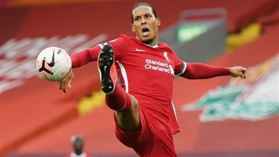 فيرجل فان دايك يسخر من نادي مانشستر يونايتد الإنجليزي (الأسباب)