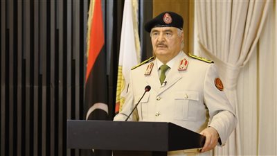 المشير خليفة حفتر يُحذر المليشيات في غرب ليبيا: تخلوا عن سلاحكم