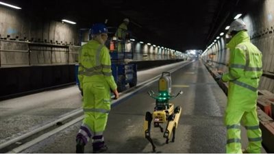 لندن تستخدم الكلب الآلي لمسح الأنفاق في مطار هيثرو